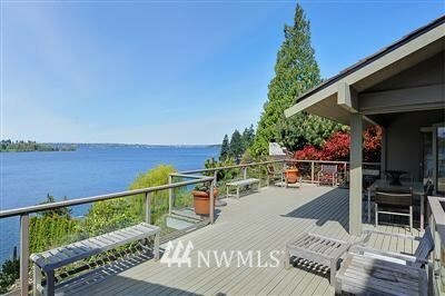 2401 Killarney Way SE  Bellevue WA 98004 photo