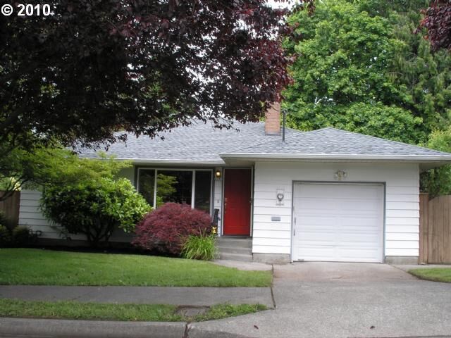 Property Photo: 4151 SE Glenwood St OR 97202