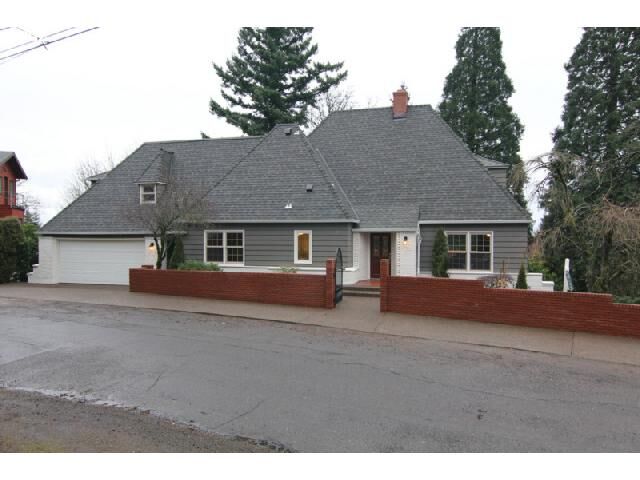 Property Photo:  2924 SW Labbe Ave  OR 97221 