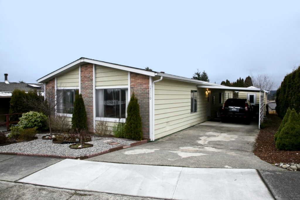 Property Photo:  17110 Woodcrest Dr NE  WA 98011 