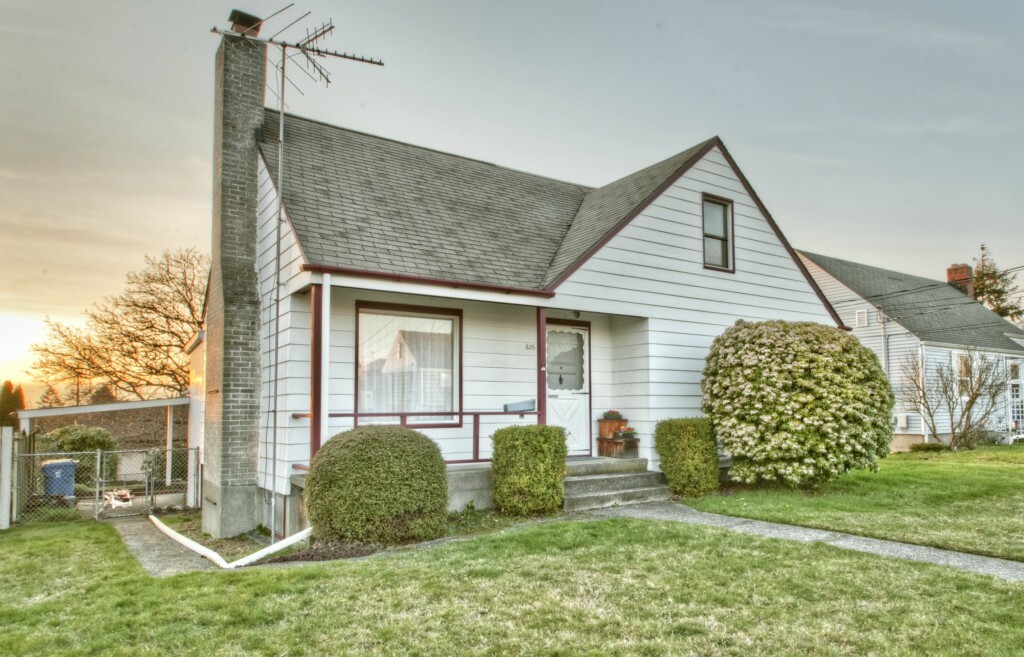 Property Photo: 626 N Howard St WA 98406