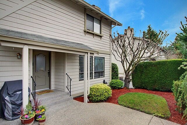 Property Photo:  12520 SE 30th St  WA 98005 