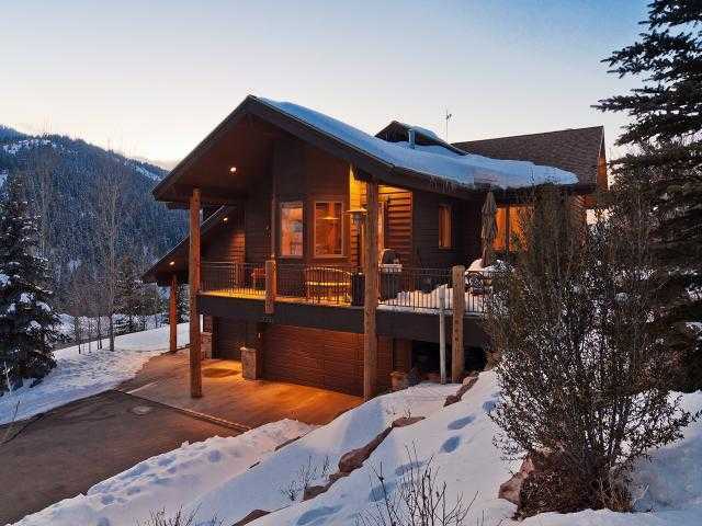 Property Photo: 7336 Pine Ridge Drive UT 84098