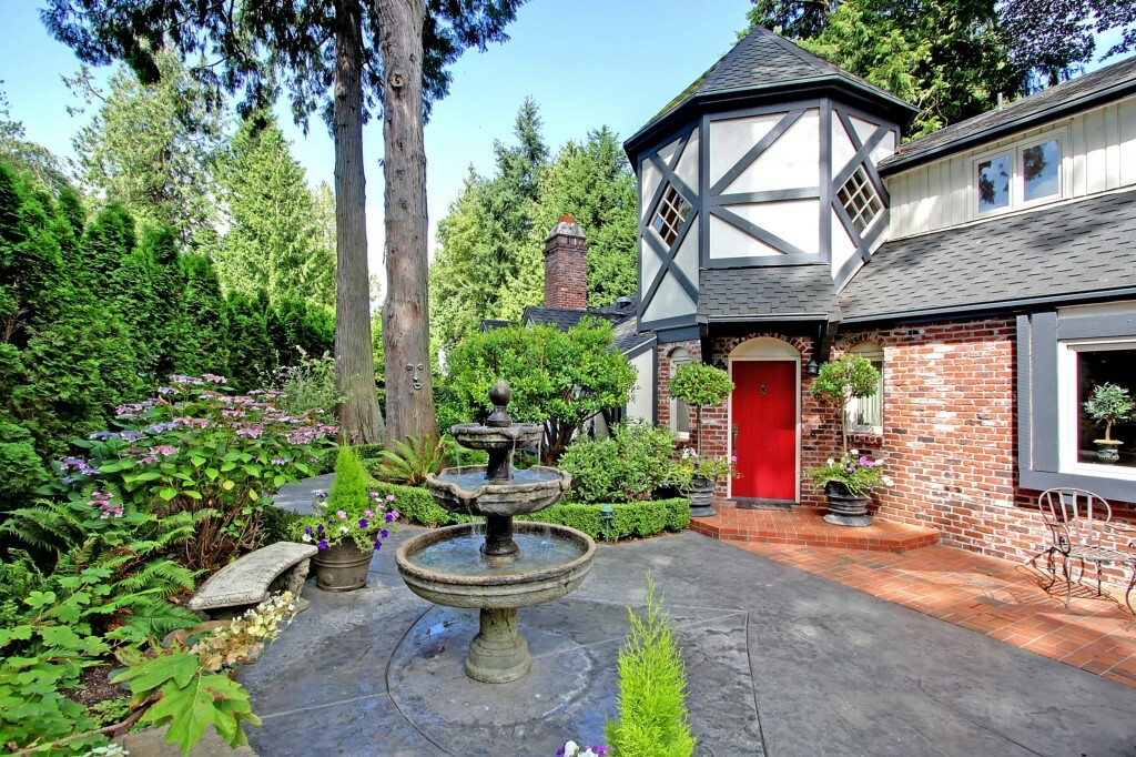 Property Photo: 3245 Evergreen Point Rd WA 98039