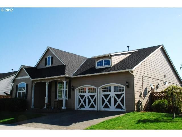Property Photo:  1753 4th St  OR 97031 