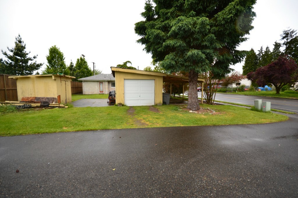 Property Photo:  820 15th St NE  WA 98002 