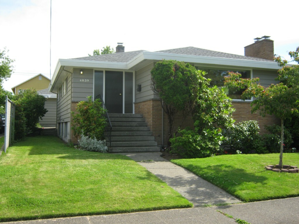 Property Photo:  4839 S Brandon St  WA 98118 