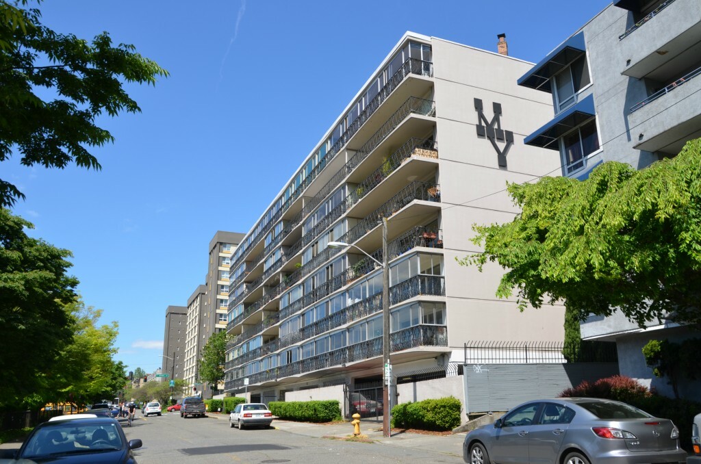 Property Photo:  1740 Melrose Ave 401  WA 98122 