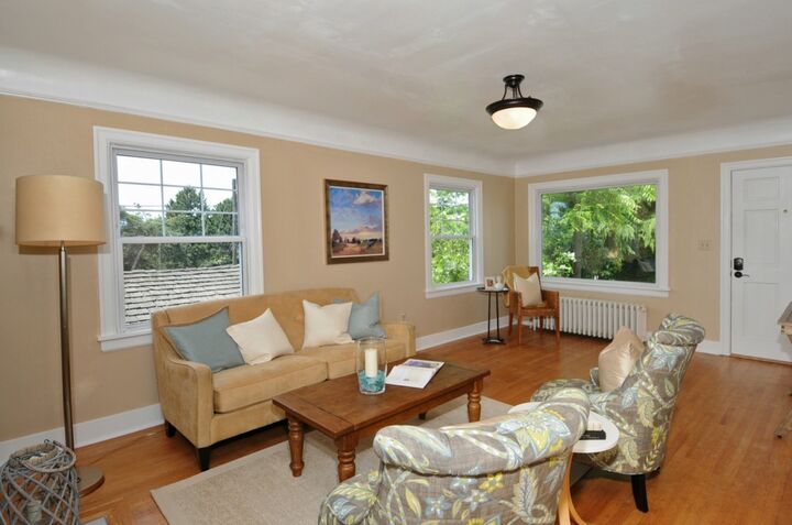 Property Photo:  109 NE 85th St  WA 98115 