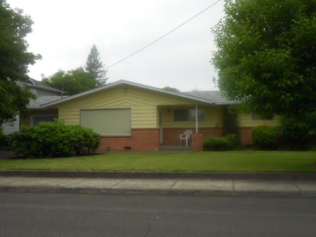 Property Photo: 429 NW 17th St OR 97128