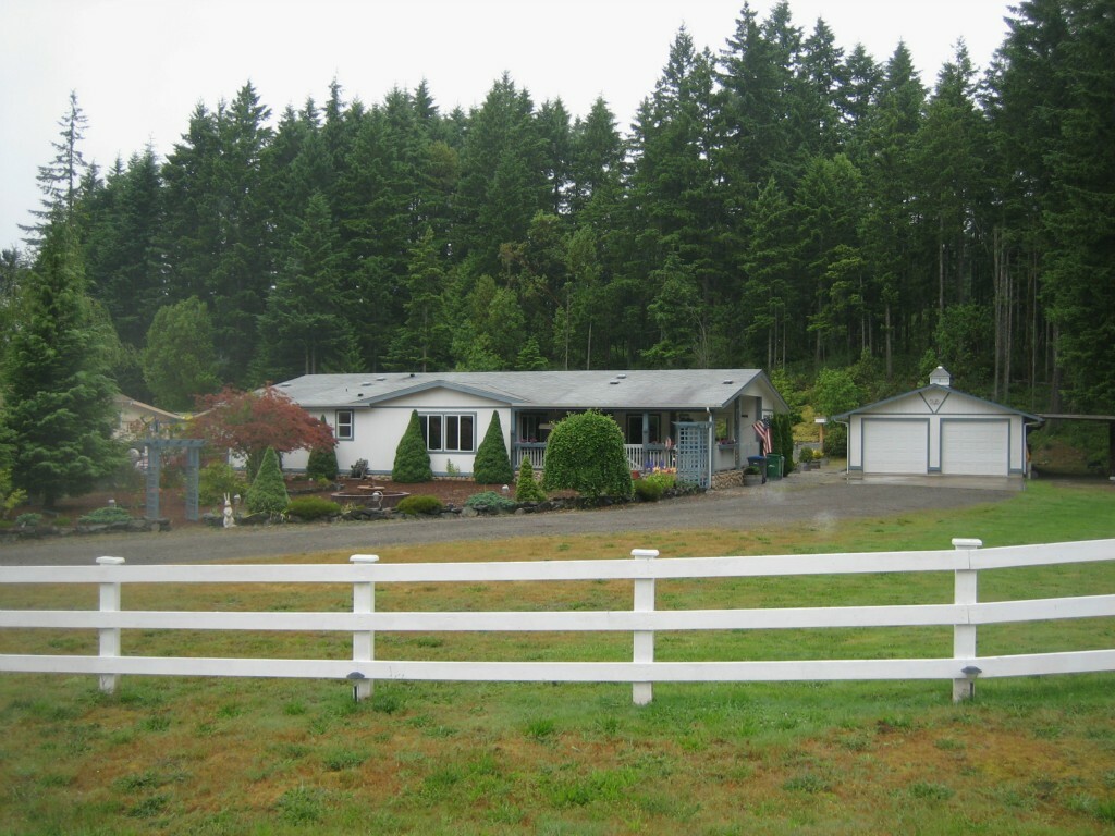 Property Photo:  1637 SE Ellis Ct  WA 98367 