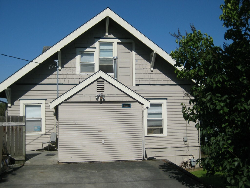 Property Photo: 502 N 6th St WA 98273