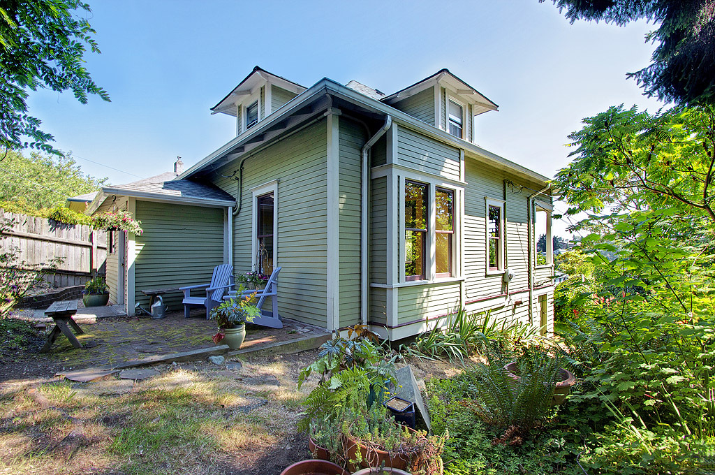 Property Photo:  4407 Letitia Ave S  WA 98118 