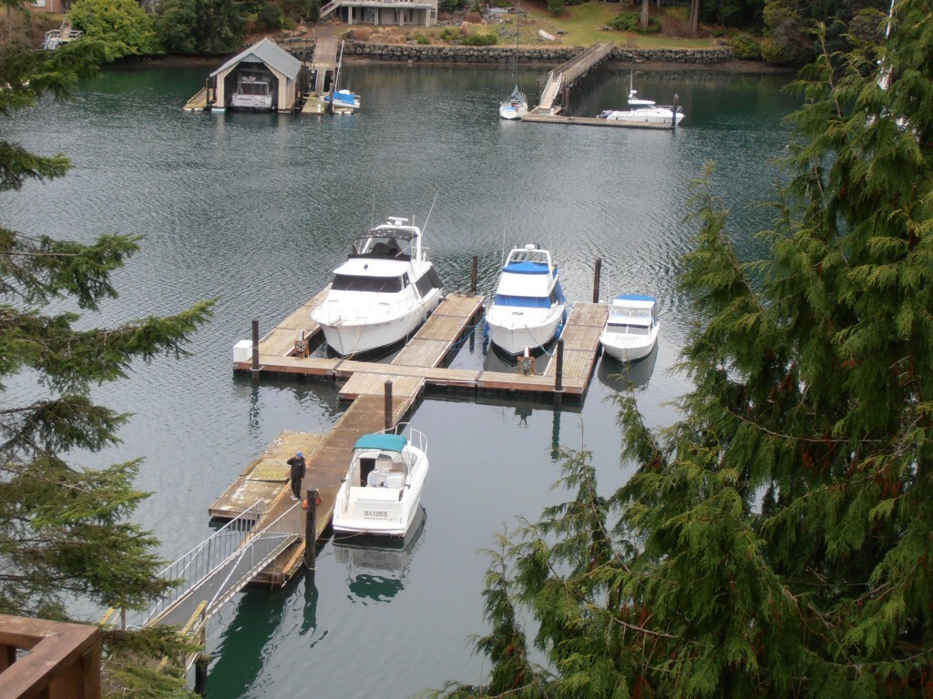 Property Photo:  8150 NE Hidden Cove Road  WA 98110 