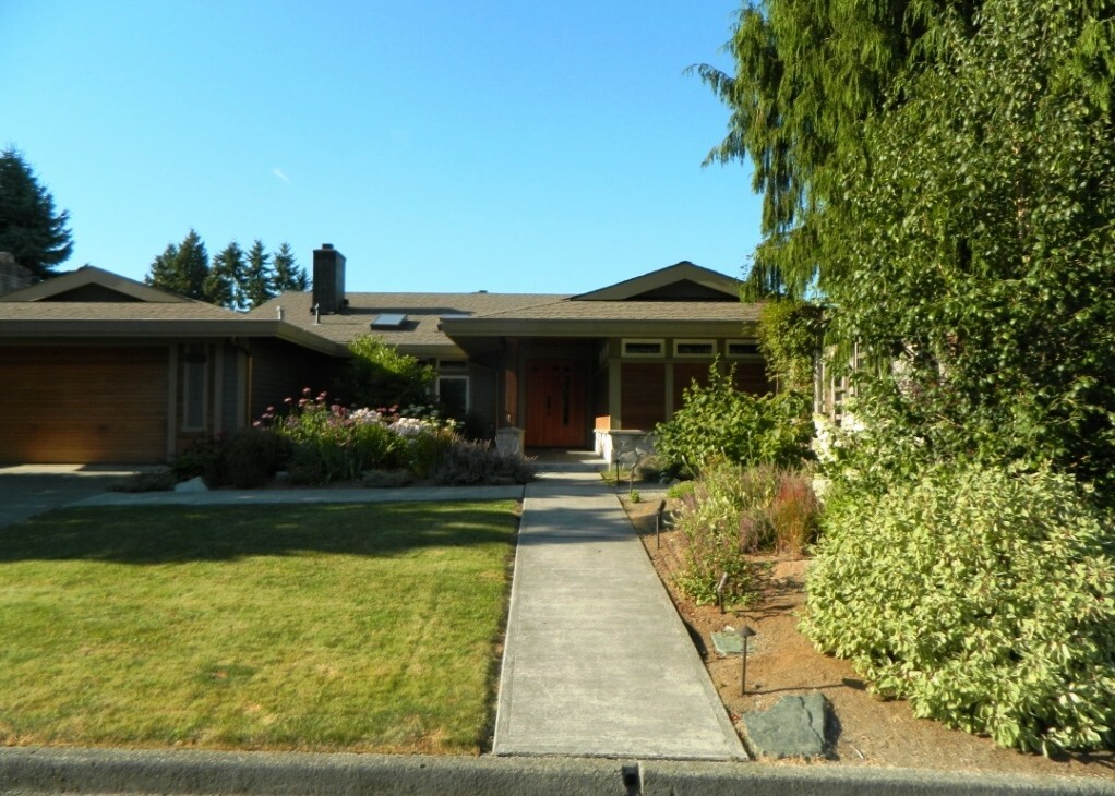 Property Photo: 17318 NE 18th Place WA 98008