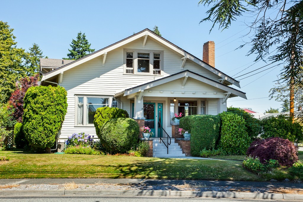 Property Photo:  2400 Eldridge Ave  WA 98225 