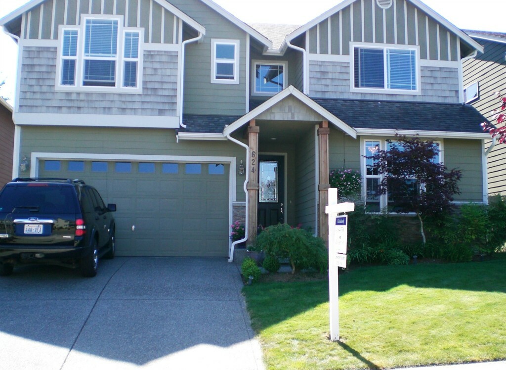 Property Photo:  624 203rd Place SW  WA 98036 