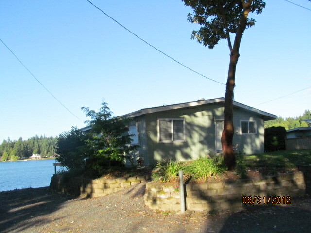 Property Photo:  16117 Peninsula Rd  WA 98292 