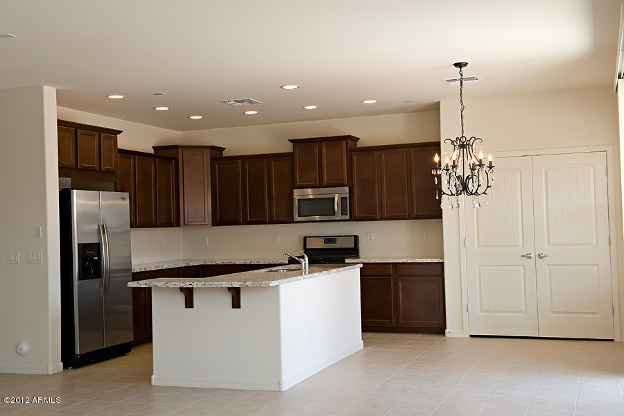 Property Photo: 2877 E Isaiah Avenue AZ 85298