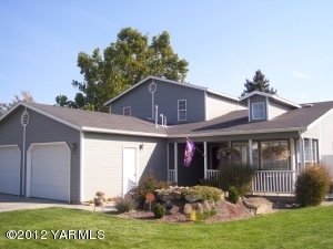 Property Photo:  2701 W King Ct  WA 98902 