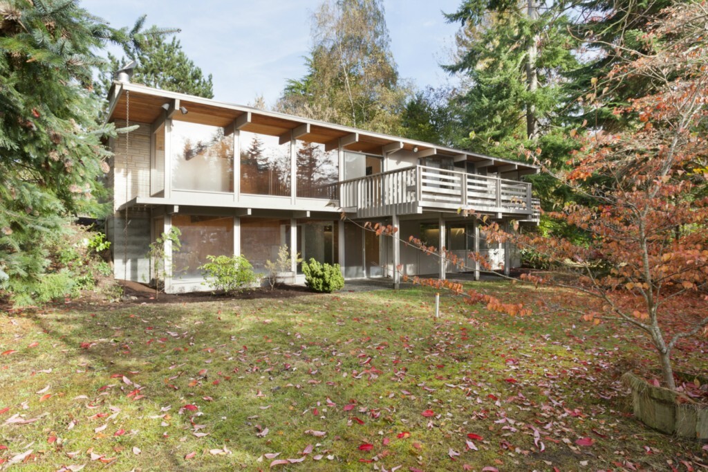 Property Photo: 19212 46th Avenue NE WA 98155