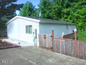 Property Photo:  2949 SW Beach Avenue  OR 97367 