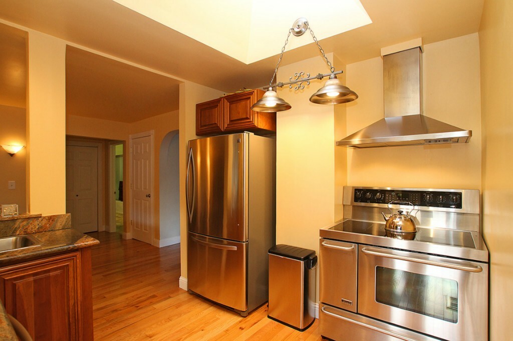 Property Photo:  720 Caspers St  WA 98020 