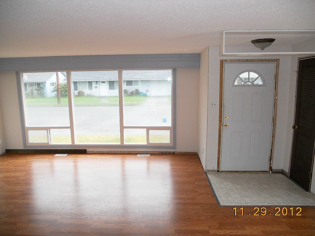 Property Photo: 931 D St SE WA 98002