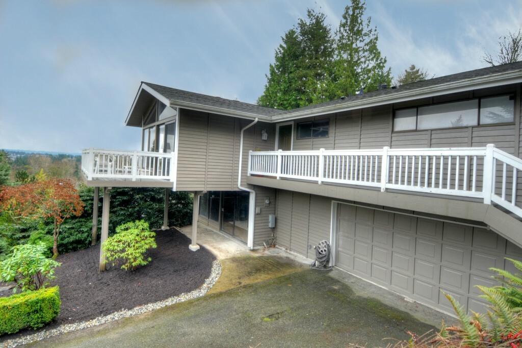 Property Photo:  5429 NE 200th Place  WA 98155 