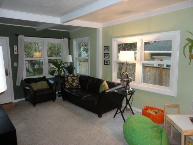 Property Photo: 7122 Fauntleroy Ave SW WA 98136