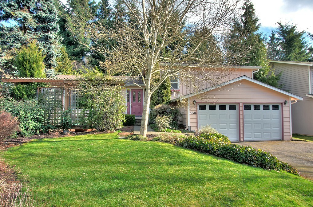 Property Photo:  19514 34th Ave NE  WA 98155 