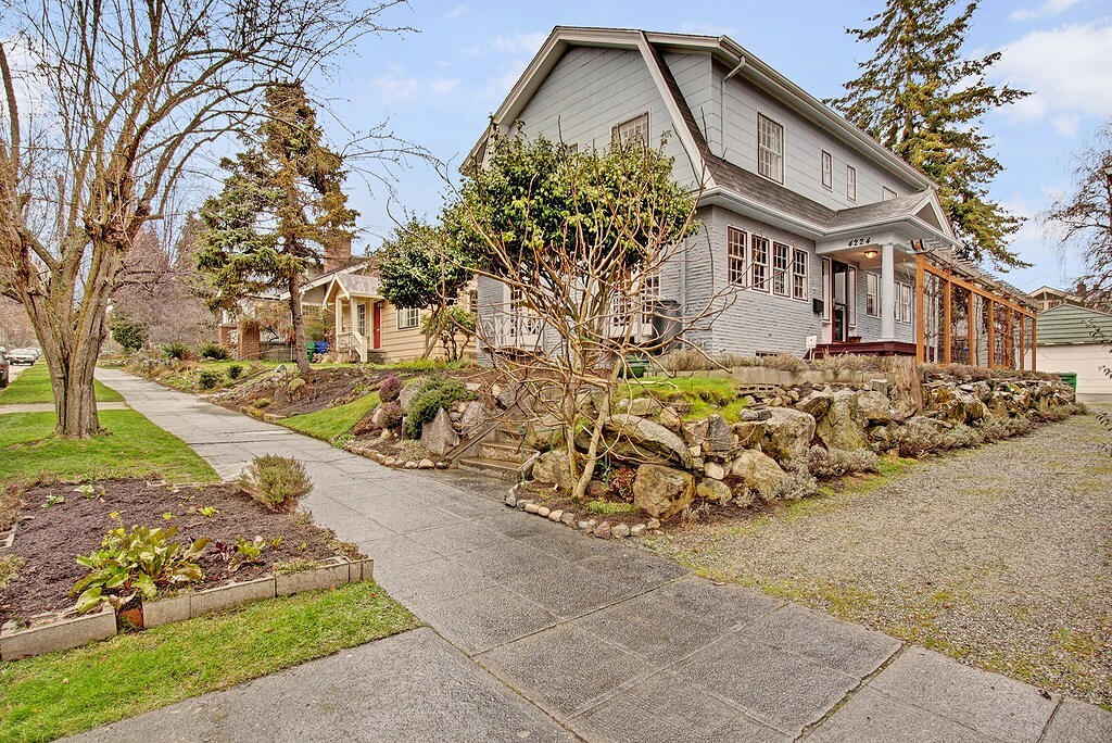 Property Photo:  4224 Bagley Ave N  WA 98103 