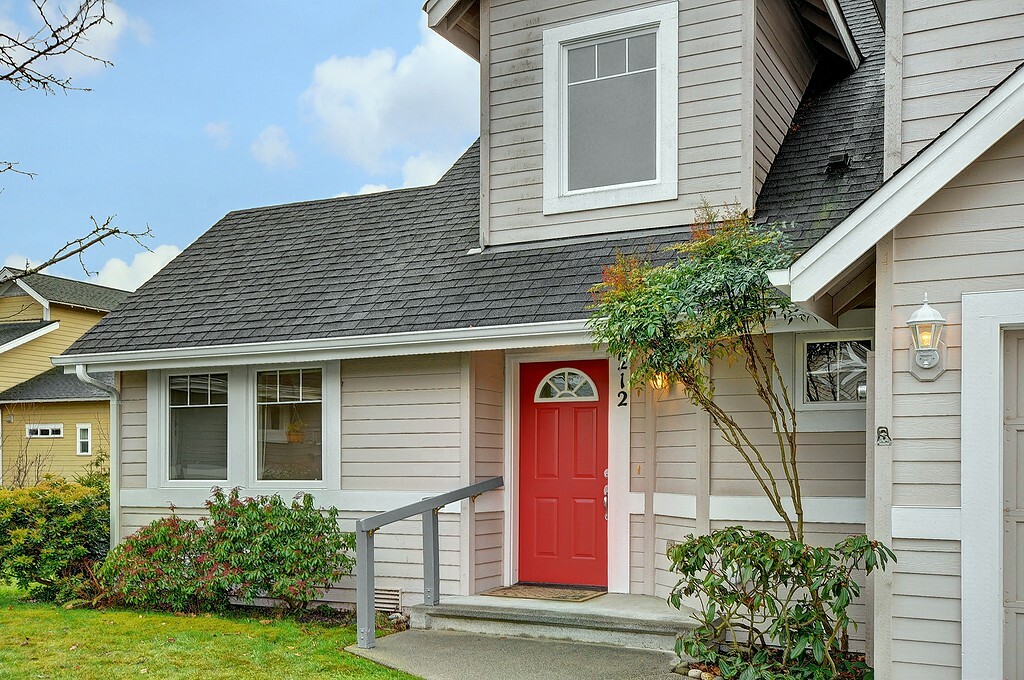 Property Photo:  212 Grow Ave  WA 98110 