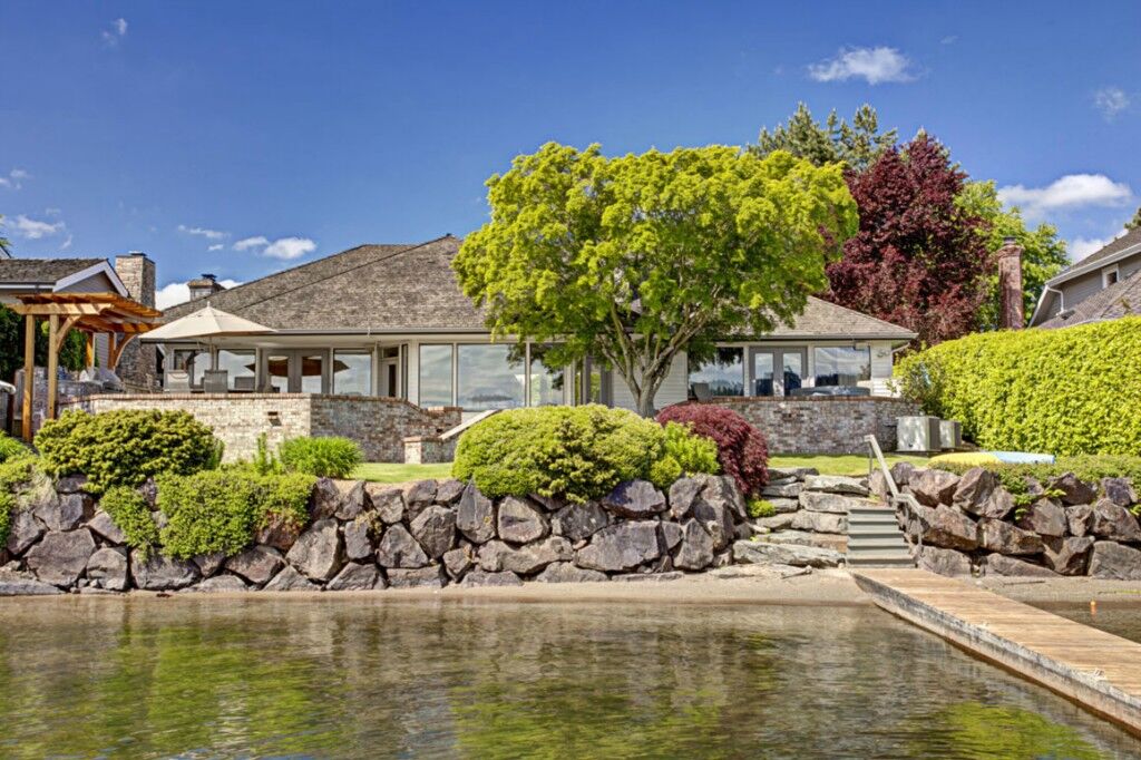 Property Photo:  4326 193rd Ave SE  WA 98027 