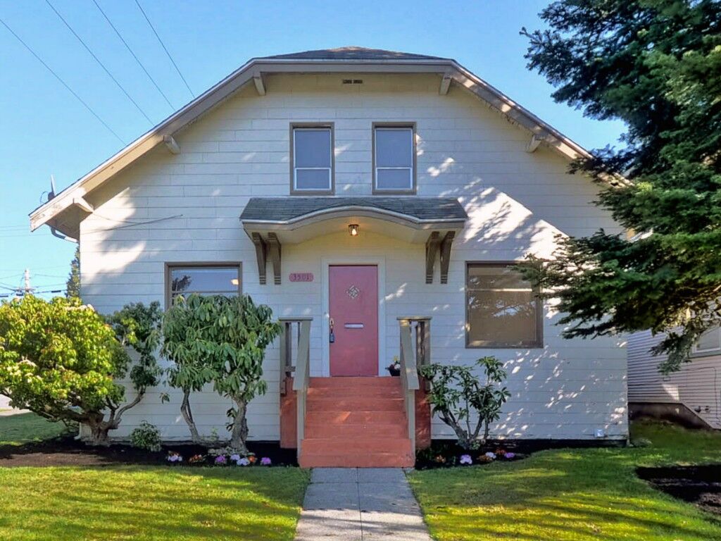 Property Photo: 3501 Rockefeller Ave WA 98201