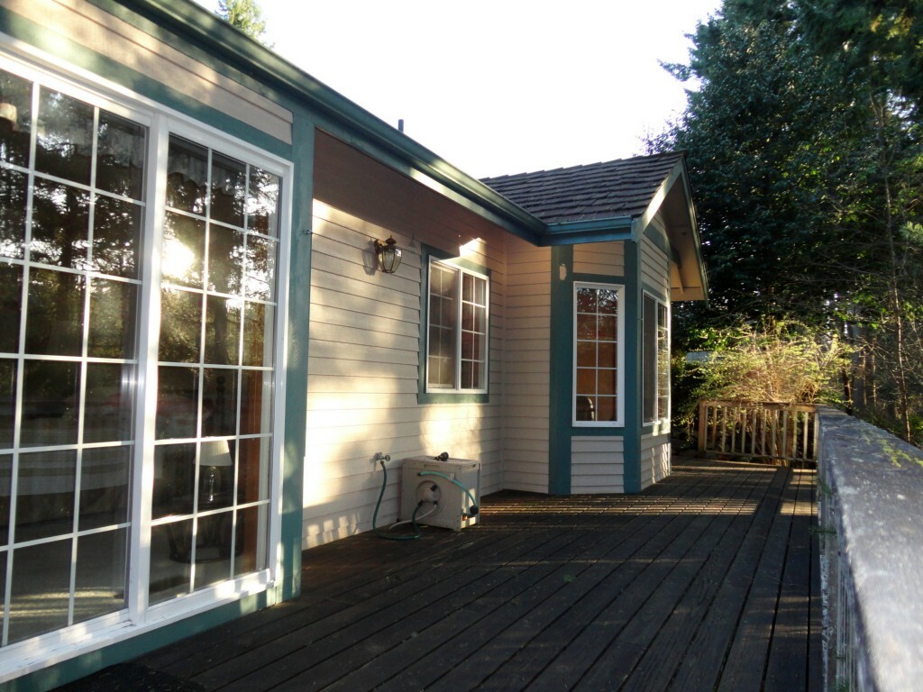 Property Photo: 6806 65th Ave W WA 98499