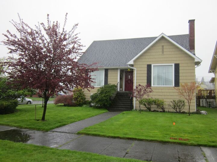 Property Photo:  422 W 3rd St  WA 98520 