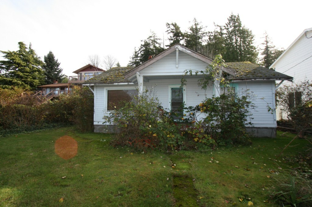 Property Photo: 136 Utsalady Rd WA 98282