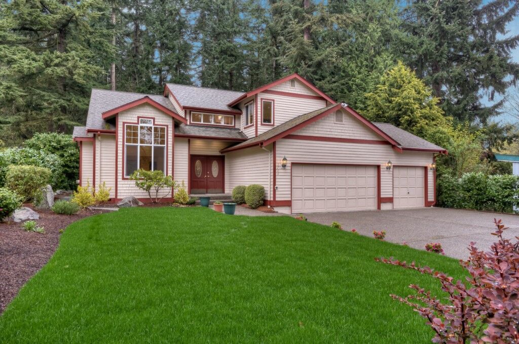 Property Photo: 3700 NE 180th St WA 98155