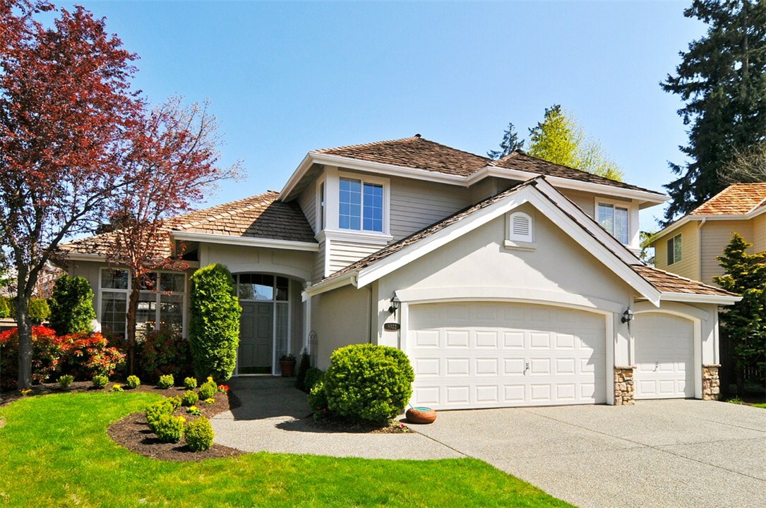 Property Photo:  8022 NE 152nd Ct  WA 98028 