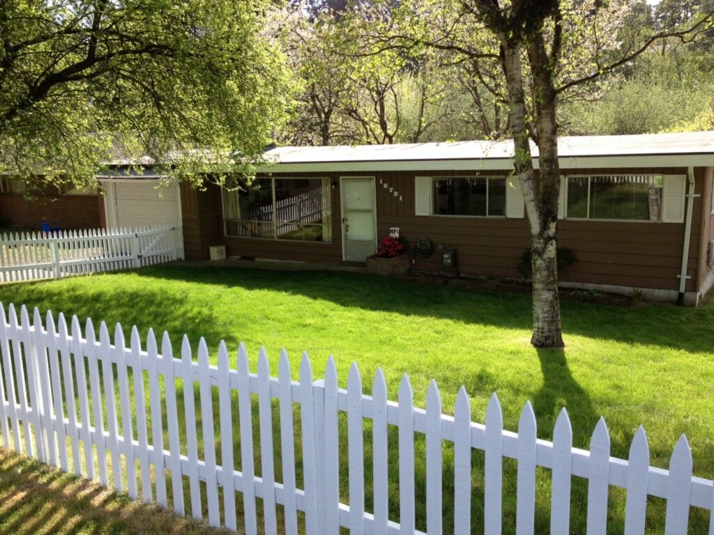 Property Photo: 16721 Wallingford Ave N WA 98133