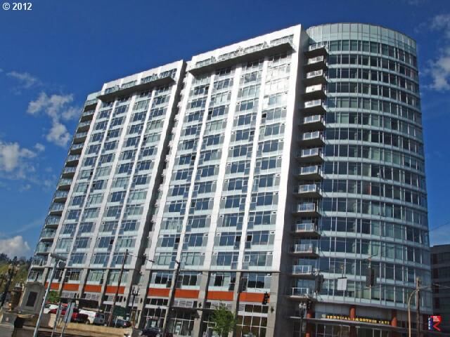 Property Photo: 1926 W Burnside St 513 OR 97209