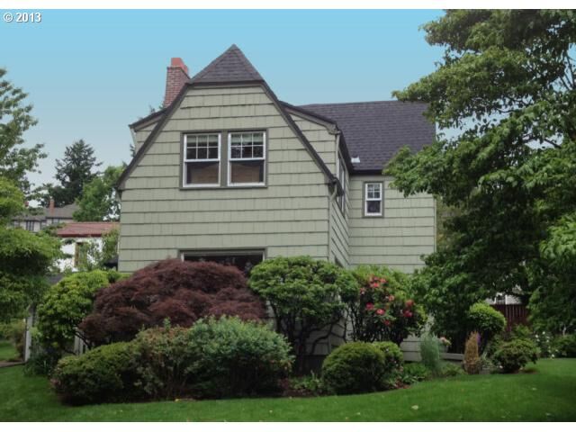 Property Photo:  2519 NE Regents Dr  OR 97212 
