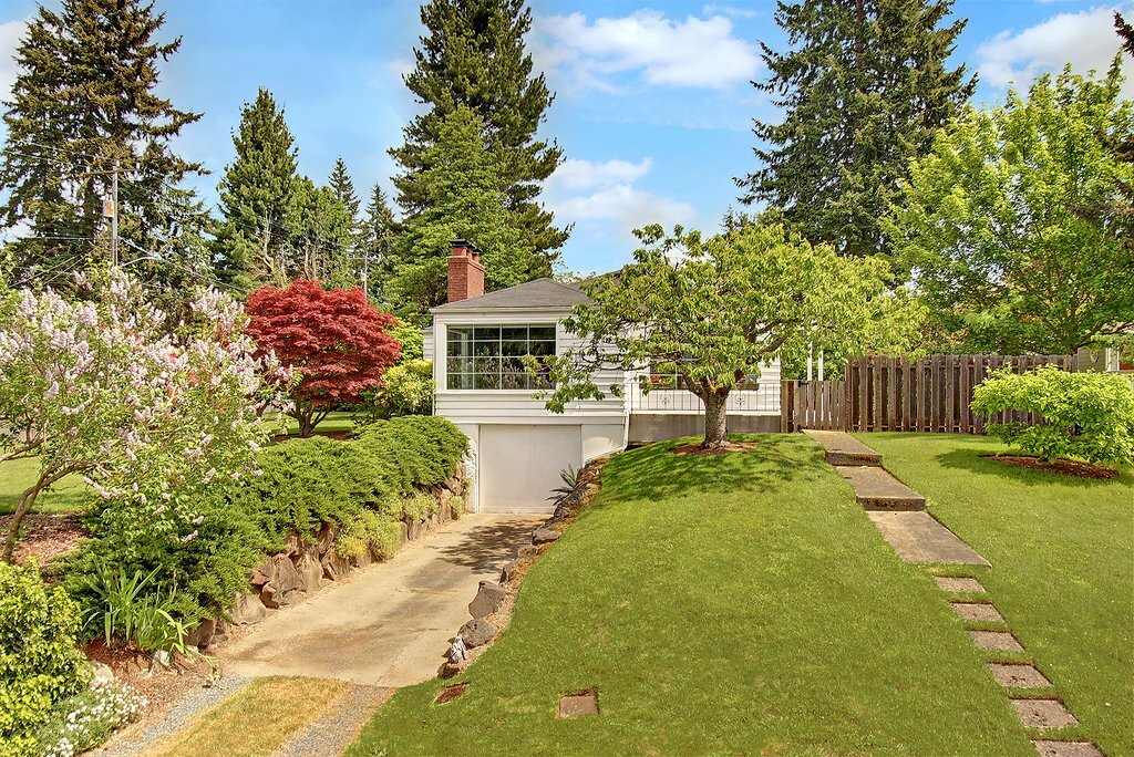 Property Photo:  1911 NE 107th St  WA 98125 