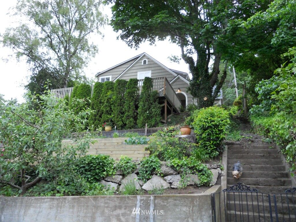 Property Photo:  483 NE Jefferson Street  WA 98532 