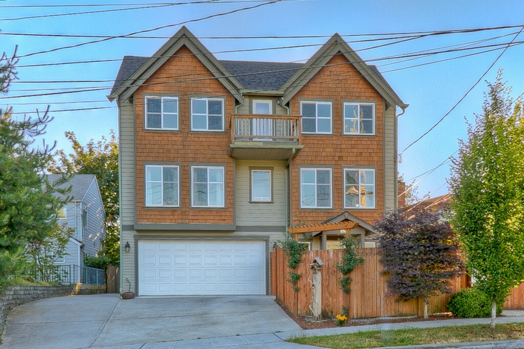 Property Photo:  9747 Woodlawn Ave N  WA 98103 