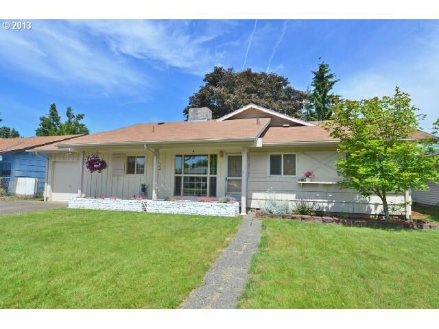 Property Photo:  16345 SE Salmon St  OR 97233 