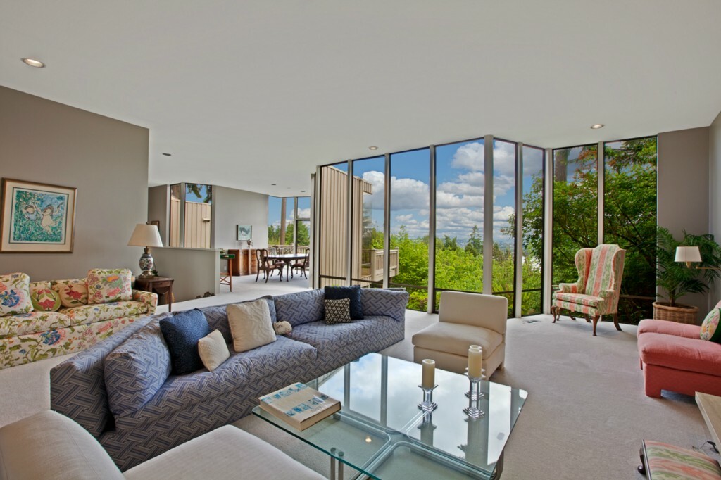 Property Photo: 9166 Parkwood Ridge Rd WA 98040