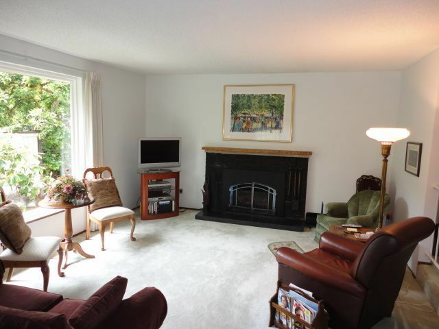 Property Photo: 1902 Riverview Dr NE WA 98002