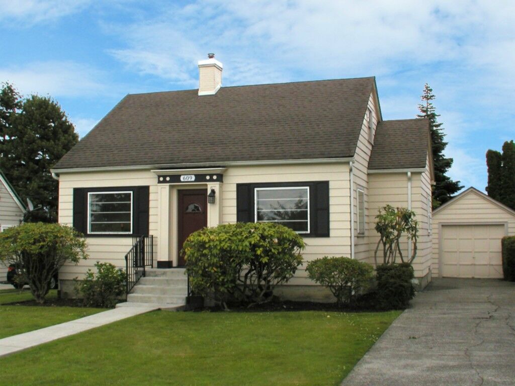 Property Photo: 609 Hoyt Avenue WA 98201